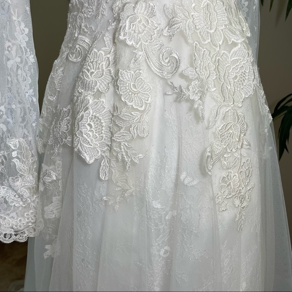 Allure Romance 3057 wedding dress with sleeves and veil size 12 ivory - Picture 16 of 17